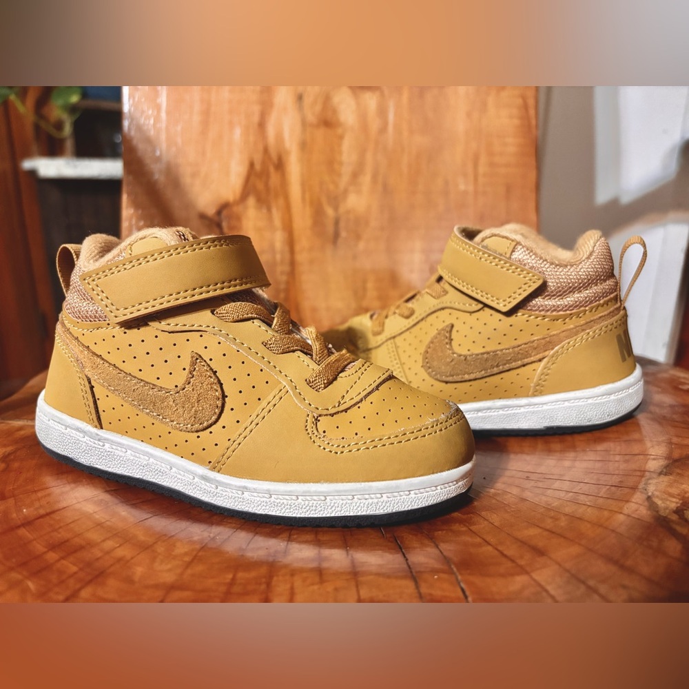 NIB NIKE khaki court mid with Velcro closure and stretchy straps